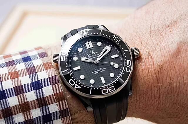The Omega Seamaster Professional Diver 300M Black Ceramic Titanium Replica Watch Description 1